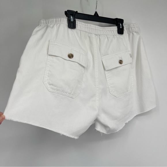 White Cargo Shorts Frayed Edge Utility Coastal Chic Beachy Effortless Vacation - Picture 1 of 11